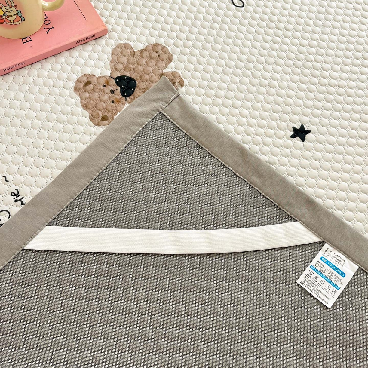 91家纺网 家纺一手货源 找家纺 寐居家纺 2026新款冰豆豆治愈系凉席席子 治愈-软萌熊灰