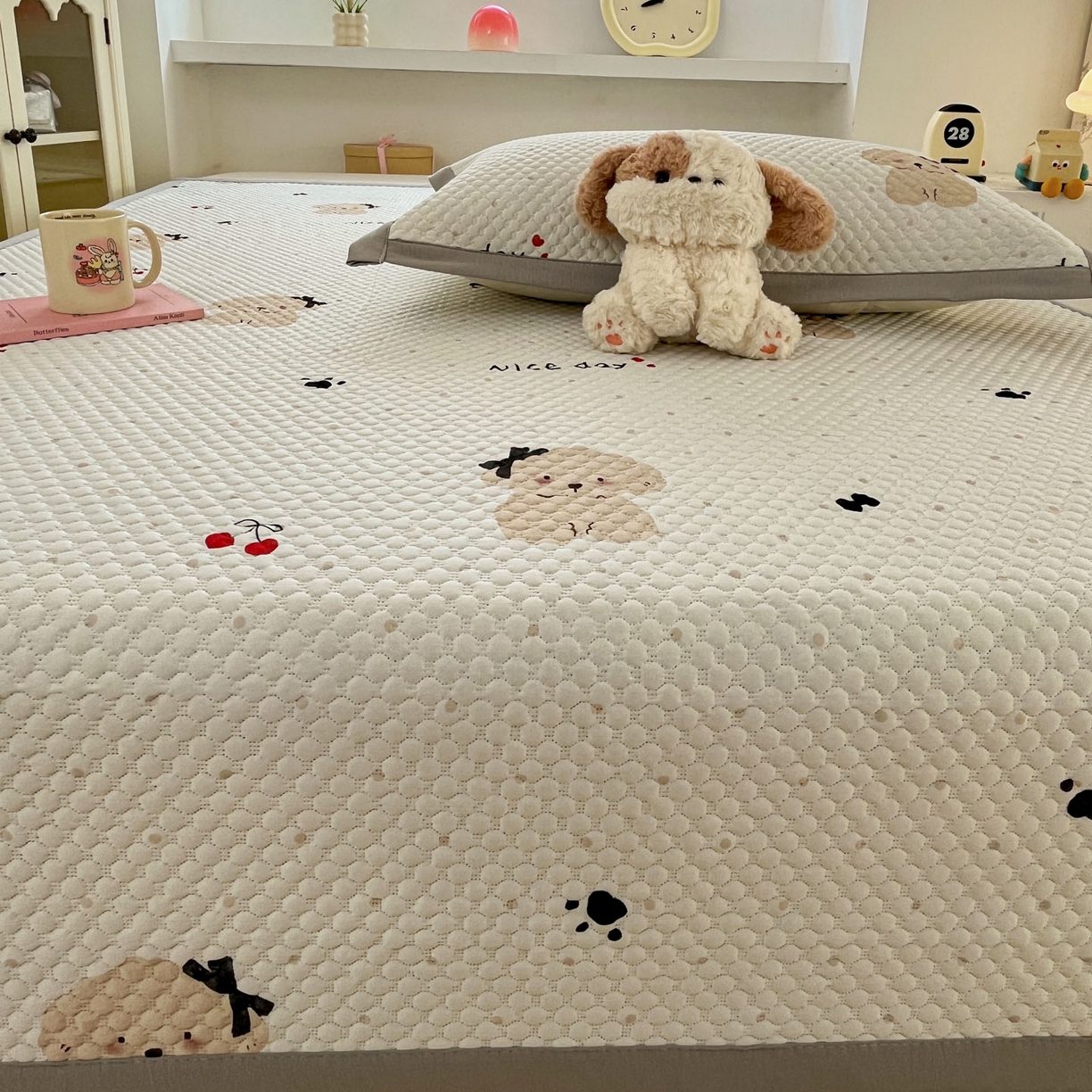 91家纺网 家纺一手货源 找家纺 寐居家纺 2026新款冰豆豆治愈系凉席席子 治愈-樱桃狗灰