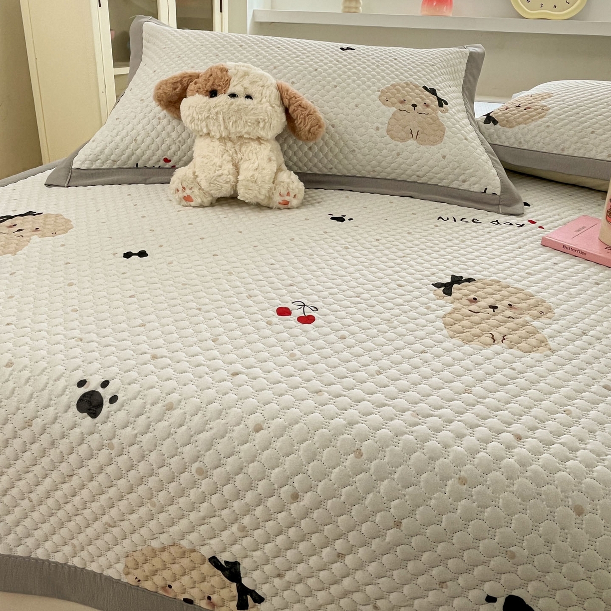 91家纺网 家纺一手货源 找家纺 寐居家纺 2026新款冰豆豆治愈系凉席席子 治愈-樱桃狗灰