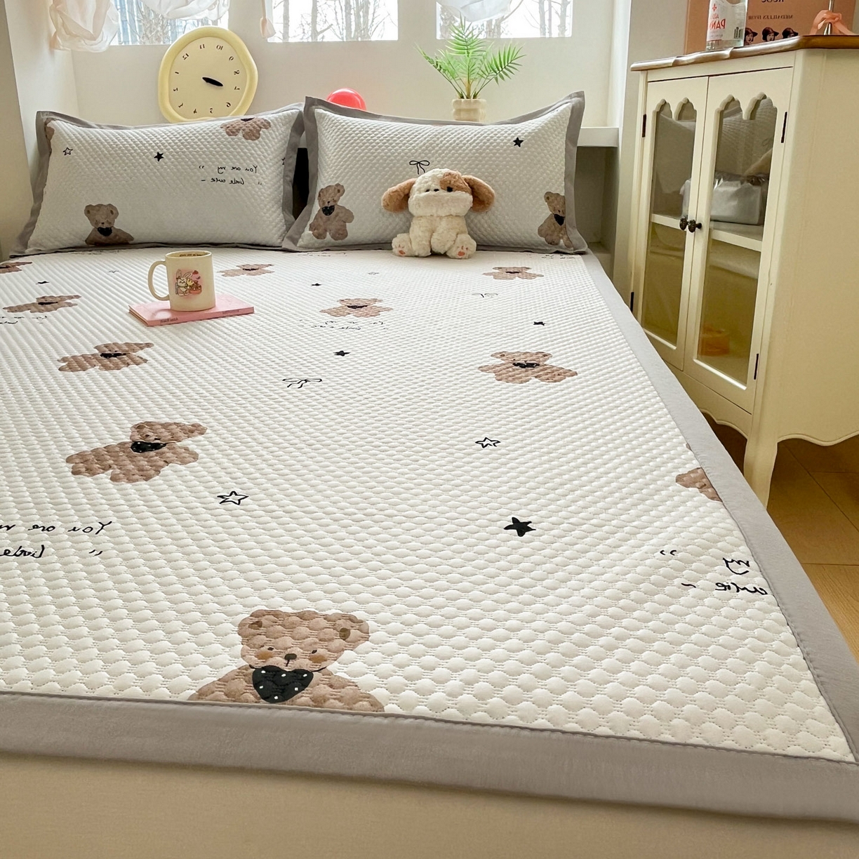 91家纺网 家纺一手货源 找家纺 寐居家纺 2026新款冰豆豆治愈系凉席席子 治愈-软萌熊灰