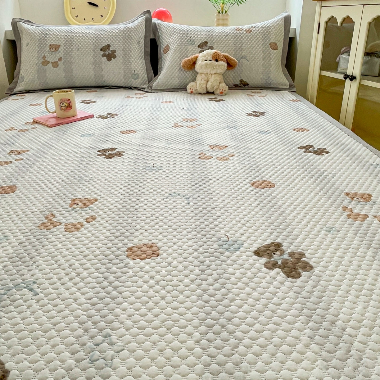 91家纺网 家纺一手货源 找家纺 寐居家纺 2026新款冰豆豆治愈系凉席席子 治愈-饼干熊灰