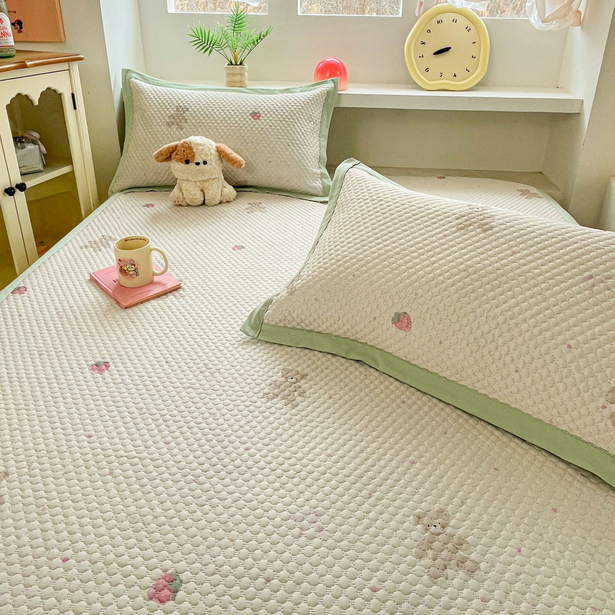 91家纺网 家纺一手货源 找家纺 寐居家纺 2026新款冰豆豆治愈系凉席席子 治愈-草莓熊绿