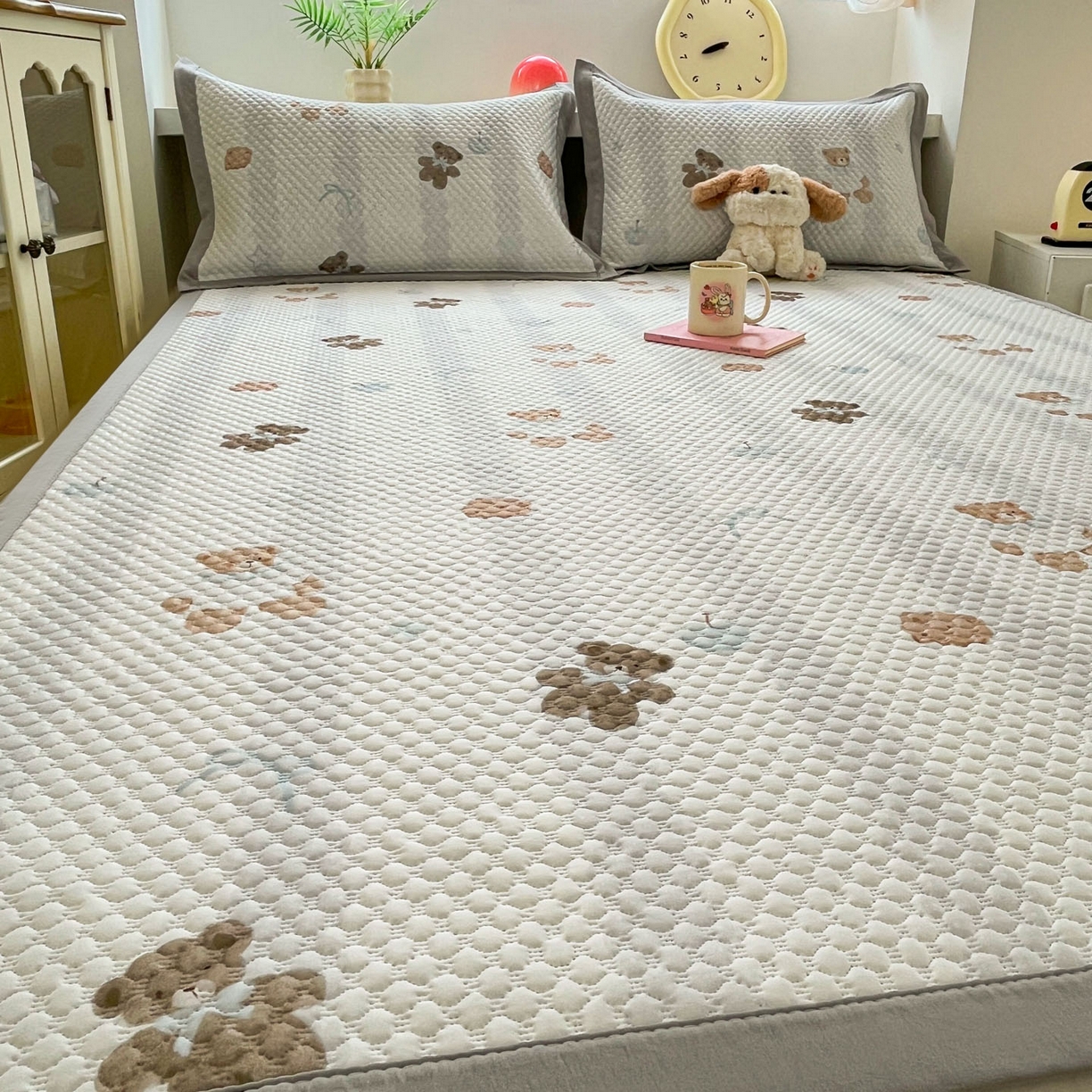 91家纺网 家纺一手货源 找家纺 寐居家纺 2026新款冰豆豆治愈系凉席席子 治愈-饼干熊灰