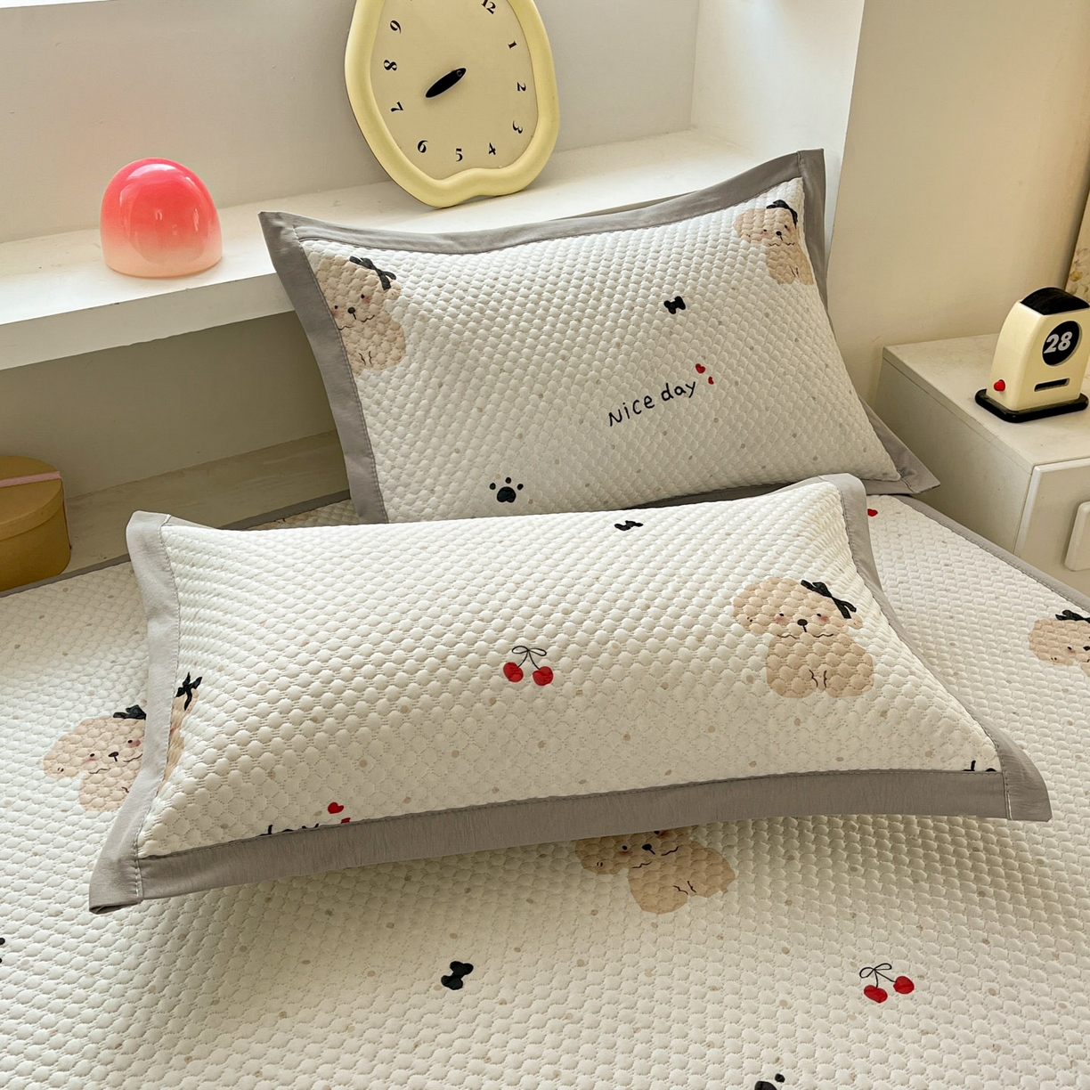 91家纺网 家纺一手货源 找家纺 寐居家纺 2026新款冰豆豆治愈系凉席席子 治愈-樱桃狗灰