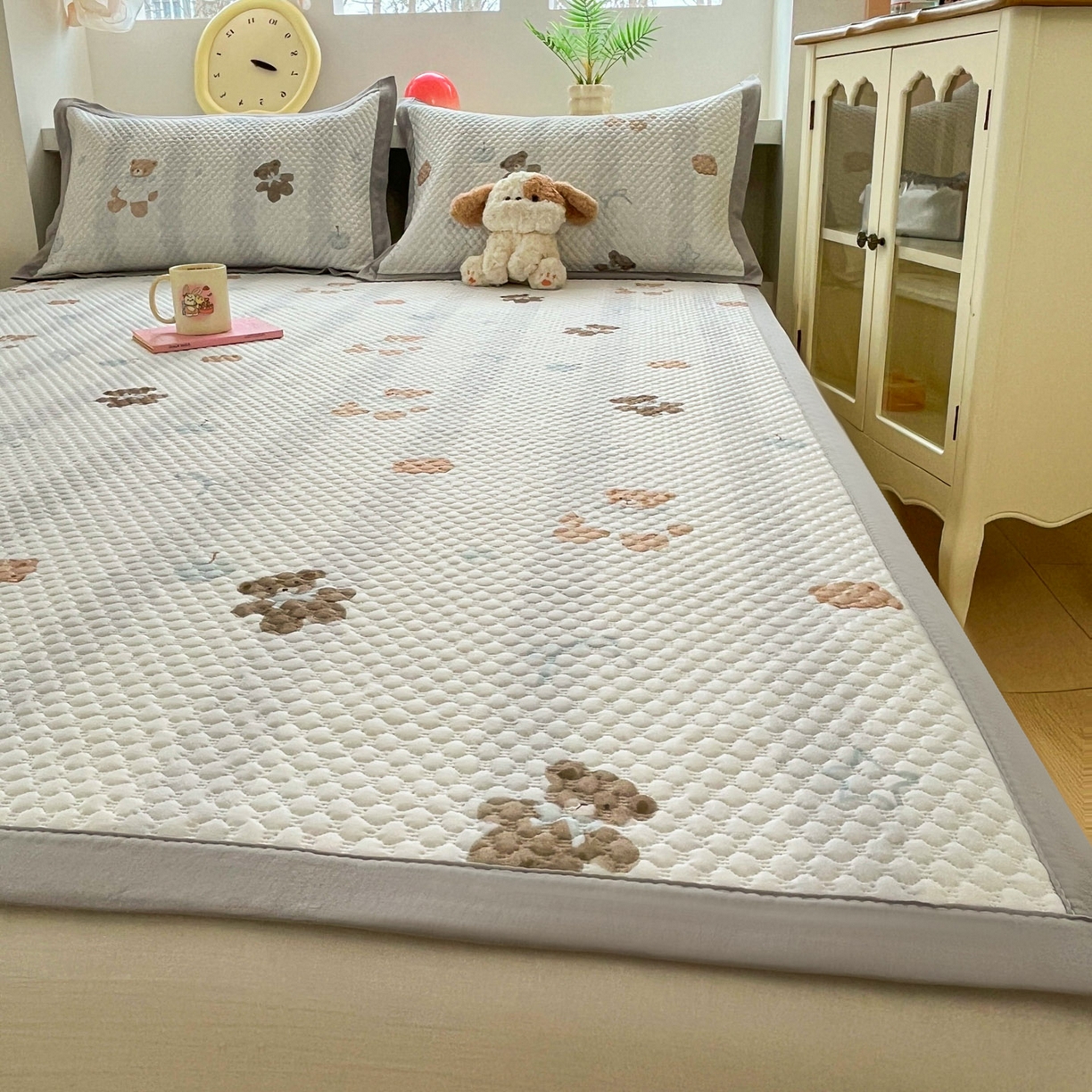 91家纺网 家纺一手货源 找家纺 寐居家纺 2026新款冰豆豆治愈系凉席席子 治愈-饼干熊灰