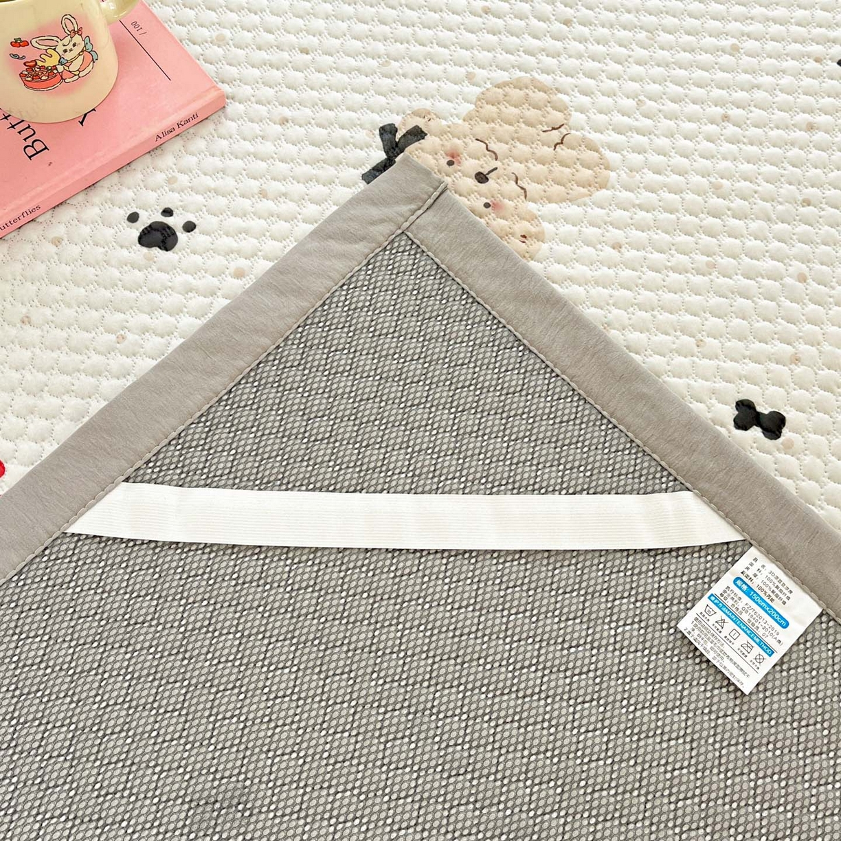 91家纺网 家纺一手货源 找家纺 寐居家纺 2026新款冰豆豆治愈系凉席席子 治愈-樱桃狗灰