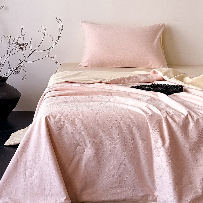 91家纺网 家纺一手货源 找家纺 Mr.pig猪先生水洗棉 2026新款全棉提花夏被-简禾（展示价格为控价，实际价格请联系客服） 简禾泊尔粉