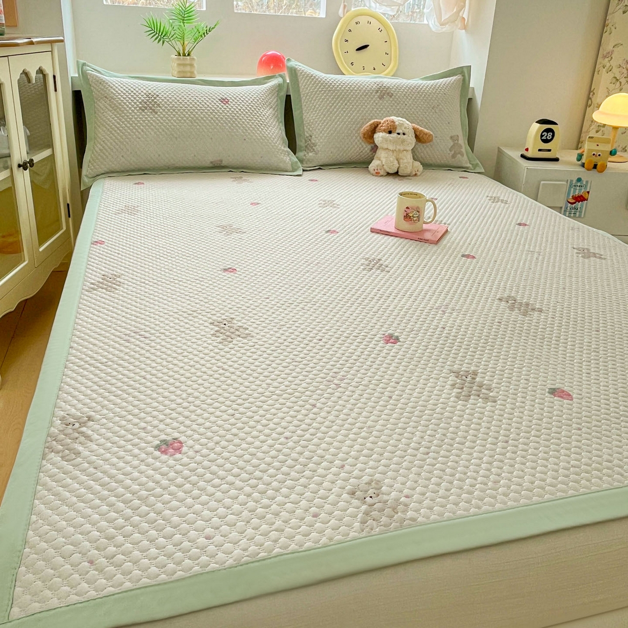 91家纺网 家纺一手货源 找家纺 寐居家纺 2026新款冰豆豆治愈系凉席席子 治愈-草莓熊绿