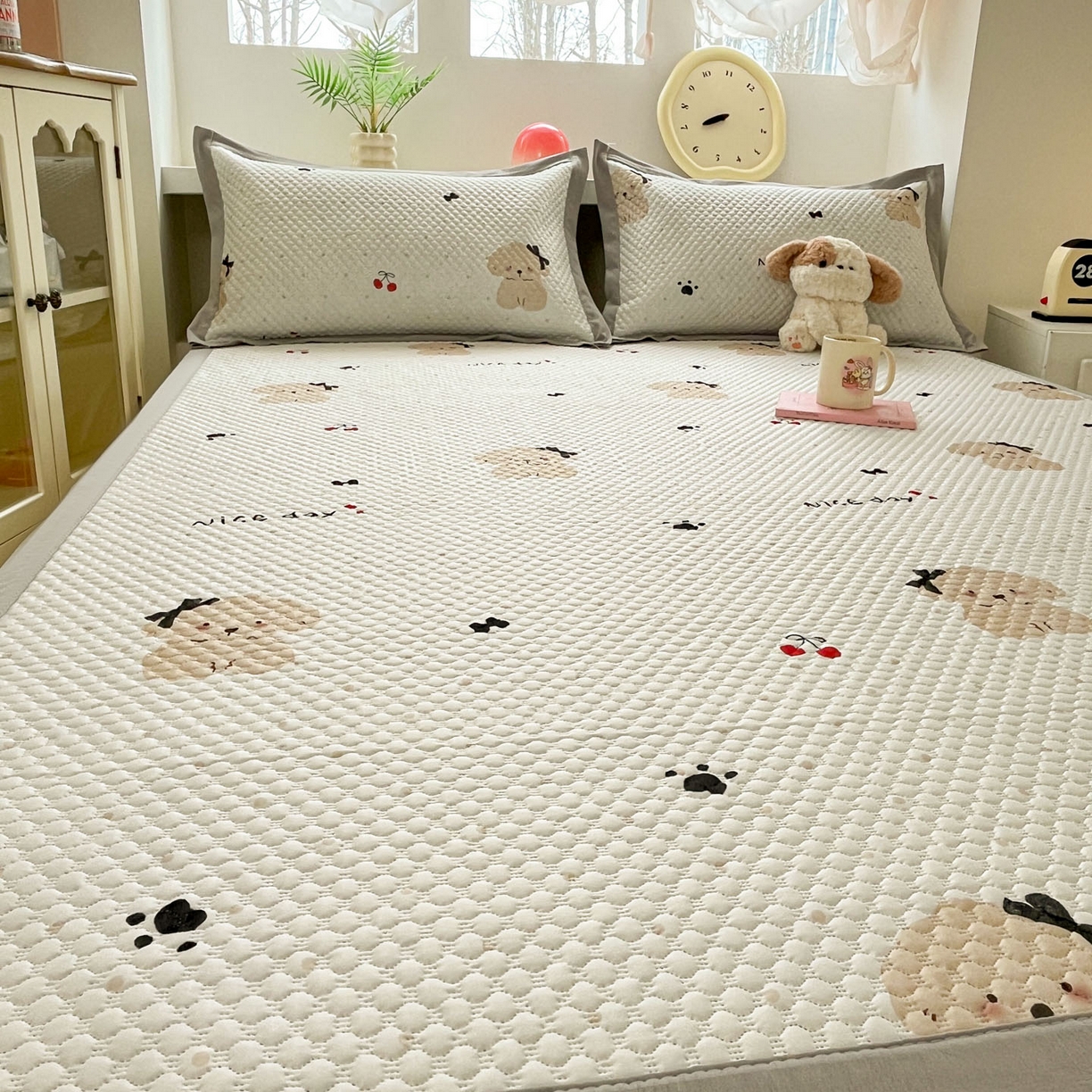 91家纺网 家纺一手货源 找家纺 寐居家纺 2026新款冰豆豆治愈系凉席席子 治愈-樱桃狗灰