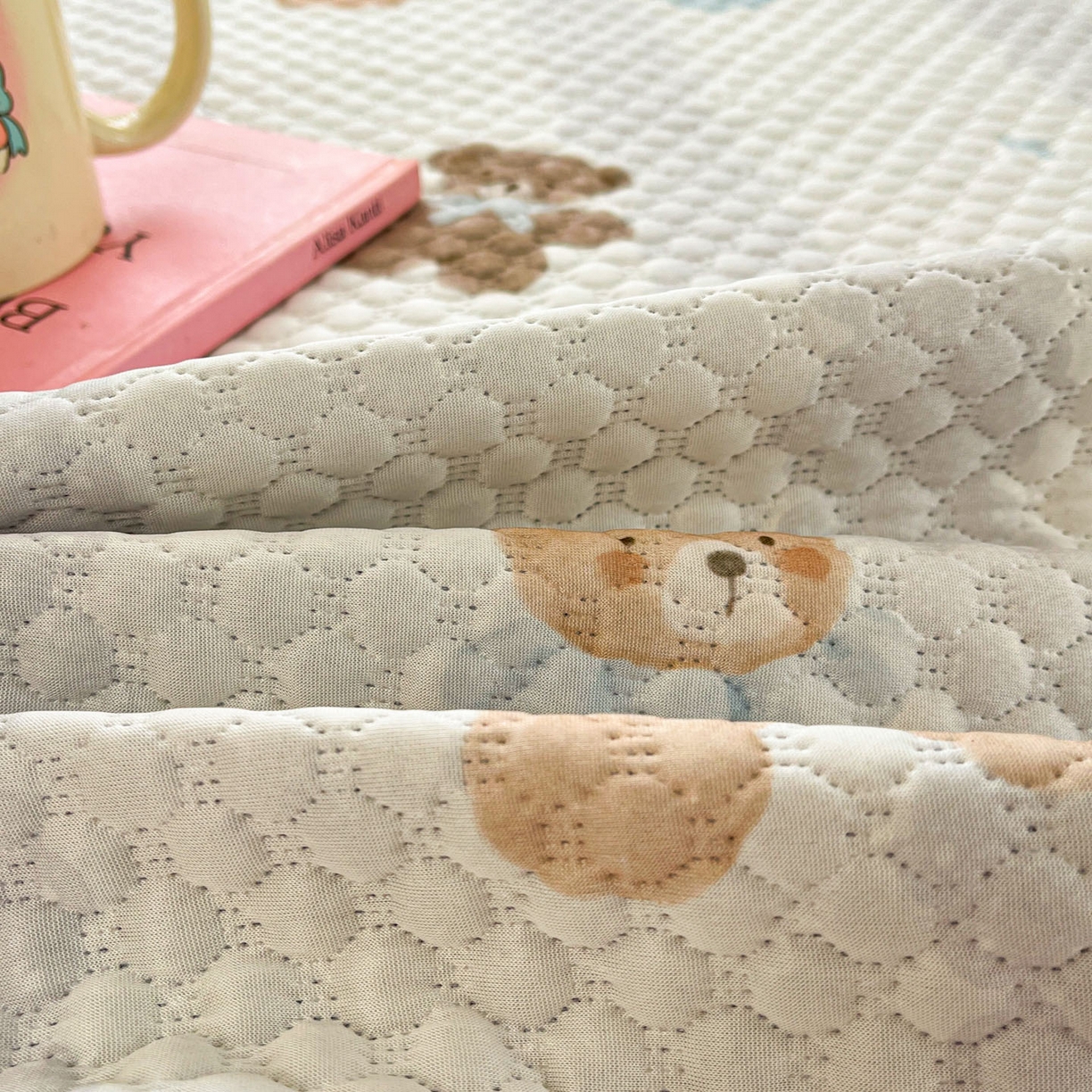 91家纺网 家纺一手货源 找家纺 寐居家纺 2026新款冰豆豆治愈系凉席席子 治愈-饼干熊灰