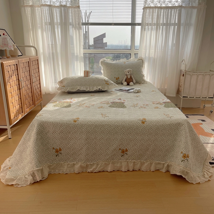 91家纺网 家纺一手货源 找家纺 悦织湾家纺 2026新款印花泡芙棉花边床盖三件套春秋夏秋床罩款三件套轻奢时尚 花边-含花诗放