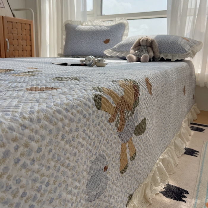 91家纺网 家纺一手货源 找家纺 悦织湾家纺 2026新款印花泡芙棉花边床盖三件套春秋夏秋床罩款三件套轻奢时尚 花边-爱心家园