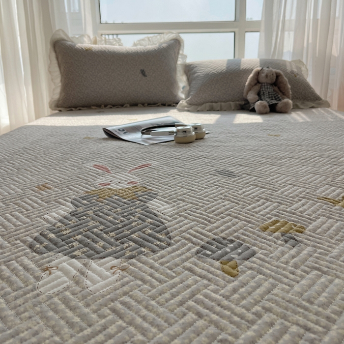 91家纺网 家纺一手货源 找家纺 悦织湾家纺 2026新款印花泡芙棉花边床盖三件套春秋夏秋床罩款三件套轻奢时尚 花边-花样年华