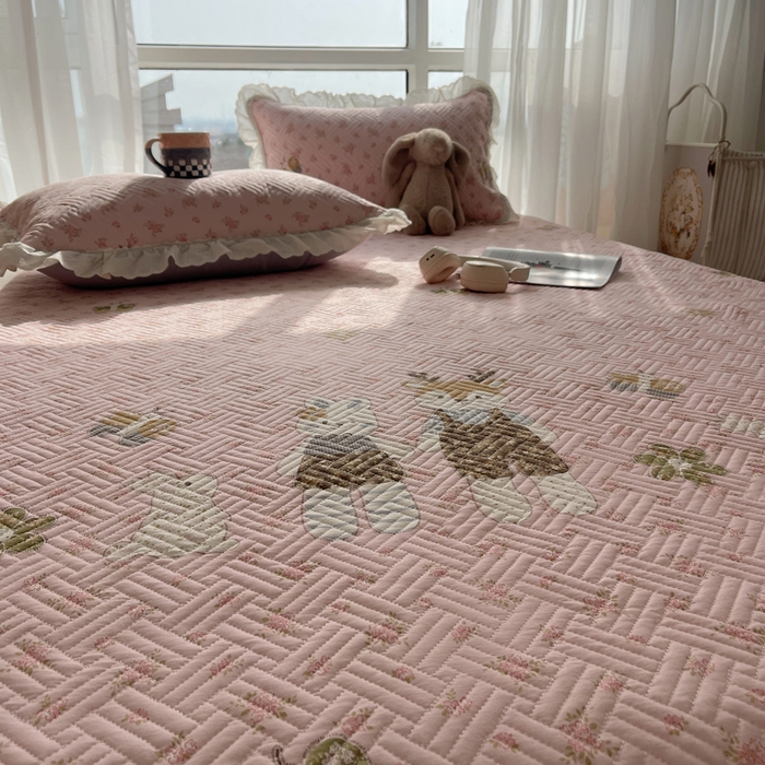 91家纺网 家纺一手货源 找家纺 悦织湾家纺 2026新款印花泡芙棉花边床盖三件套春秋夏秋床罩款三件套轻奢时尚 花边-温馨时光