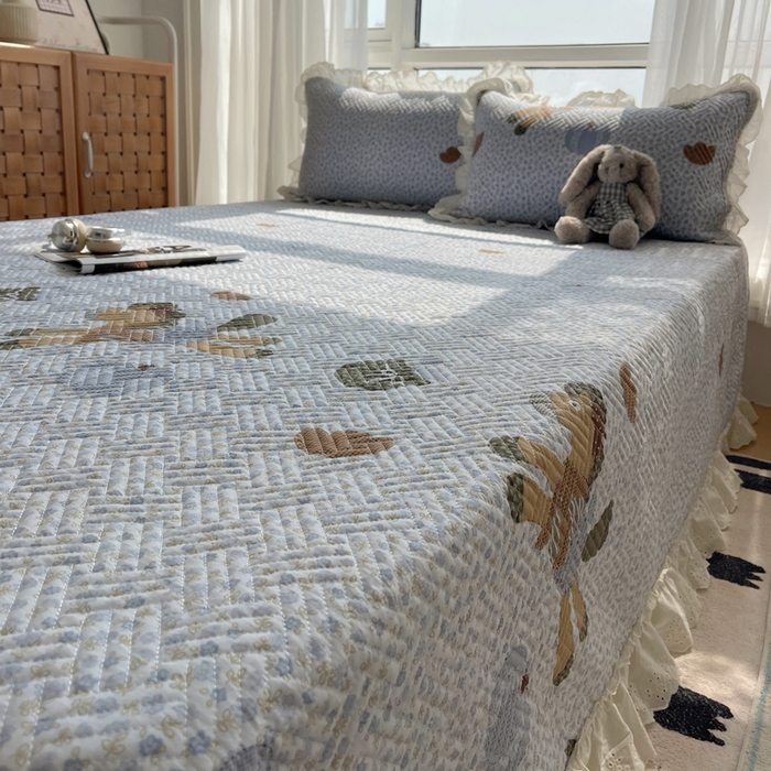 91家纺网 家纺一手货源 找家纺 悦织湾家纺 2026新款印花泡芙棉花边床盖三件套春秋夏秋床罩款三件套轻奢时尚 花边-爱心家园