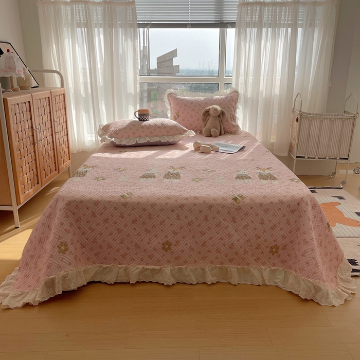 91家纺网 家纺一手货源 找家纺 悦织湾家纺 2026新款印花泡芙棉花边床盖三件套春秋夏秋床罩款三件套轻奢时尚 花边-温馨时光