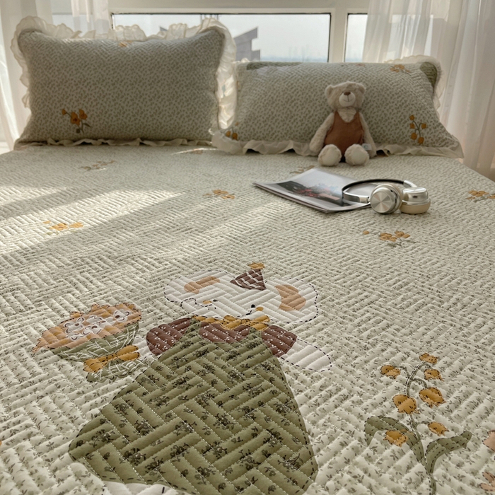 91家纺网 家纺一手货源 找家纺 悦织湾家纺 2026新款印花泡芙棉花边床盖三件套春秋夏秋床罩款三件套轻奢时尚 花边-含花诗放