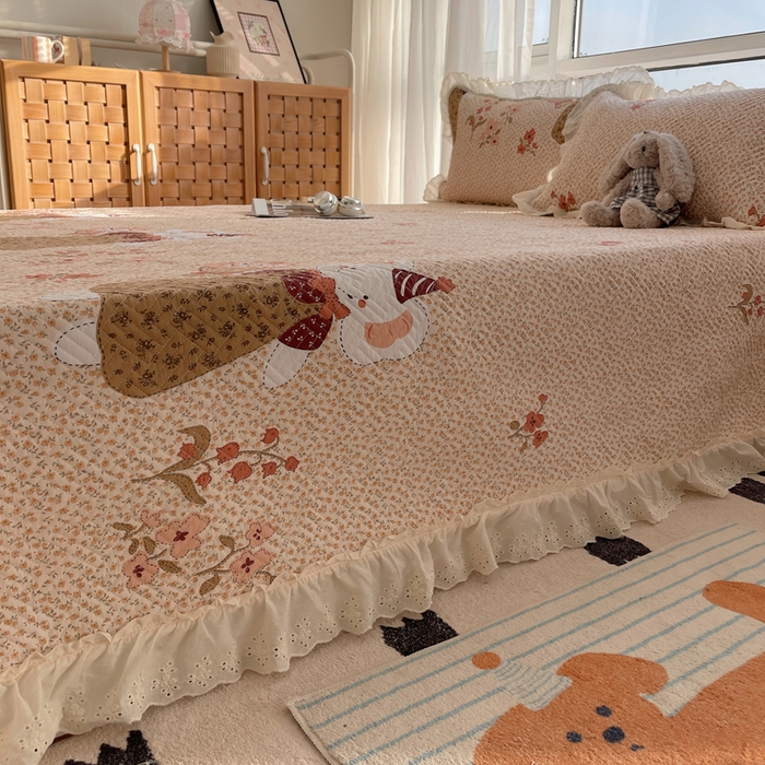 91家纺网 家纺一手货源 找家纺 悦织湾家纺 2026新款印花泡芙棉花边床盖三件套春秋夏秋床罩款三件套轻奢时尚 花边-圣诞花语