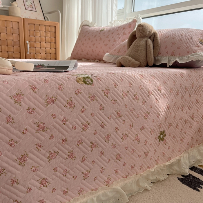 91家纺网 家纺一手货源 找家纺 悦织湾家纺 2026新款印花泡芙棉花边床盖三件套春秋夏秋床罩款三件套轻奢时尚 花边-温馨时光