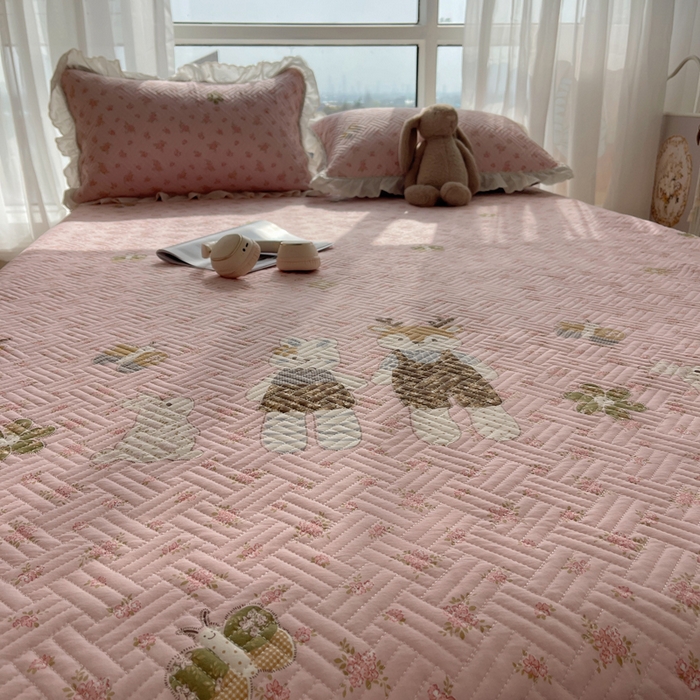 91家纺网 家纺一手货源 找家纺 悦织湾家纺 2026新款印花泡芙棉花边床盖三件套春秋夏秋床罩款三件套轻奢时尚 花边-温馨时光