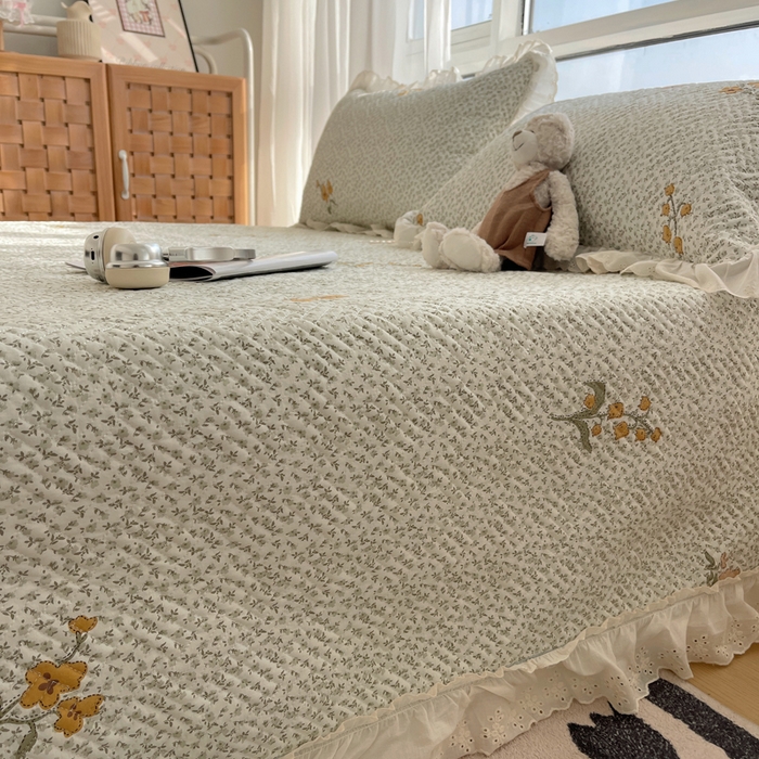 91家纺网 家纺一手货源 找家纺 悦织湾家纺 2026新款印花泡芙棉花边床盖三件套春秋夏秋床罩款三件套轻奢时尚 花边-含花诗放