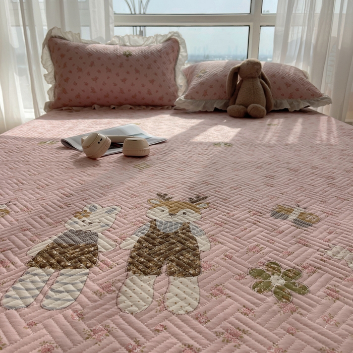 91家纺网 家纺一手货源 找家纺 悦织湾家纺 2026新款印花泡芙棉花边床盖三件套春秋夏秋床罩款三件套轻奢时尚 花边-温馨时光