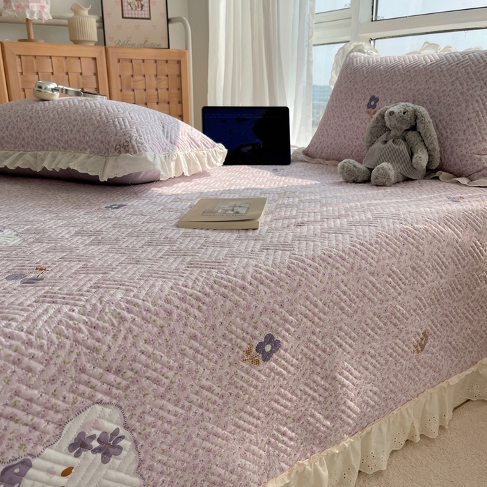 91家纺网 家纺一手货源 找家纺 悦织湾家纺 2026新款印花泡芙棉花边床盖三件套春秋夏秋床罩款三件套轻奢时尚 花边-可爱熊