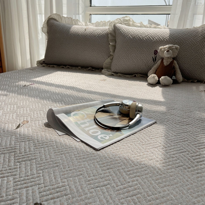 91家纺网 家纺一手货源 找家纺 悦织湾家纺 2026新款印花泡芙棉花边床盖三件套春秋夏秋床罩款三件套轻奢时尚 花边-心心相连