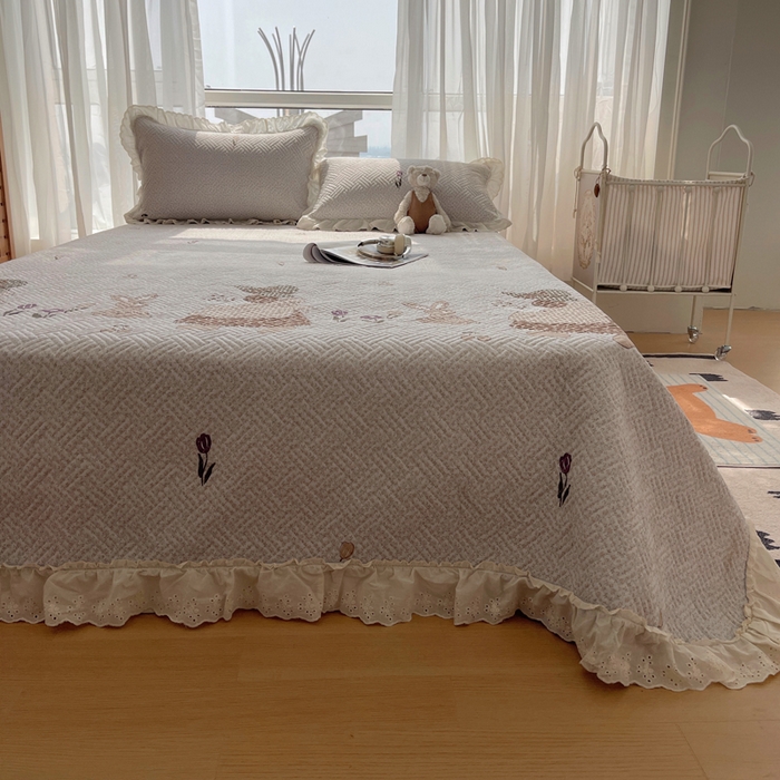 91家纺网 家纺一手货源 找家纺 悦织湾家纺 2026新款印花泡芙棉花边床盖三件套春秋夏秋床罩款三件套轻奢时尚 花边-心心相连