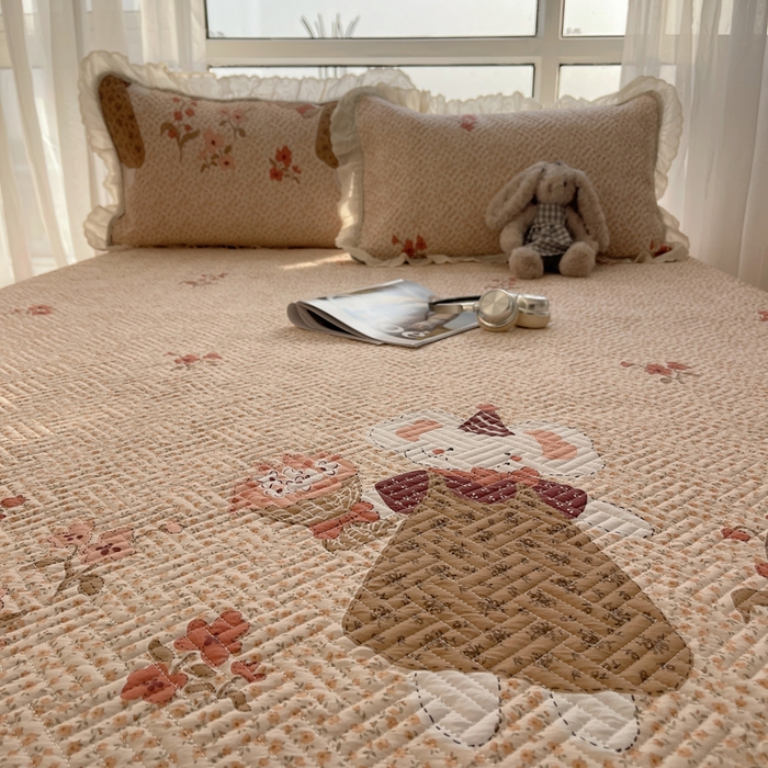 91家纺网 家纺一手货源 找家纺 悦织湾家纺 2026新款印花泡芙棉花边床盖三件套春秋夏秋床罩款三件套轻奢时尚 花边-圣诞花语