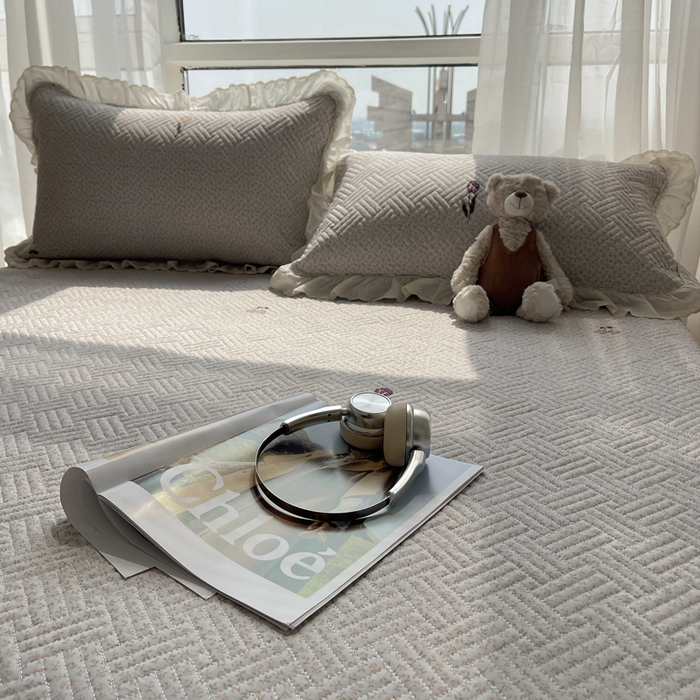 91家纺网 家纺一手货源 找家纺 悦织湾家纺 2026新款印花泡芙棉花边床盖三件套春秋夏秋床罩款三件套轻奢时尚 花边-心心相连