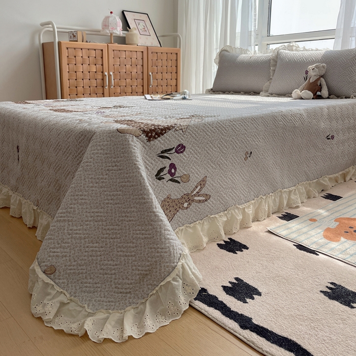 91家纺网 家纺一手货源 找家纺 悦织湾家纺 2026新款印花泡芙棉花边床盖三件套春秋夏秋床罩款三件套轻奢时尚 花边-心心相连