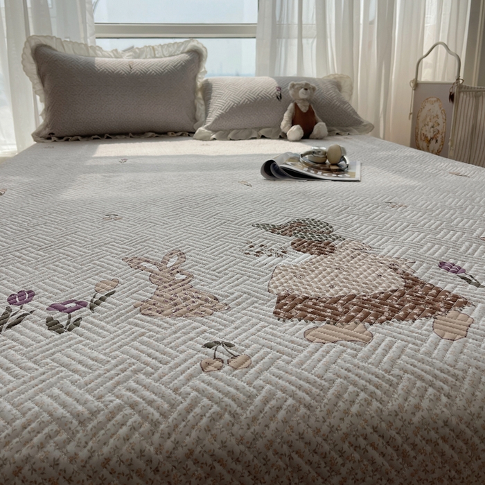 91家纺网 家纺一手货源 找家纺 悦织湾家纺 2026新款印花泡芙棉花边床盖三件套春秋夏秋床罩款三件套轻奢时尚 花边-心心相连