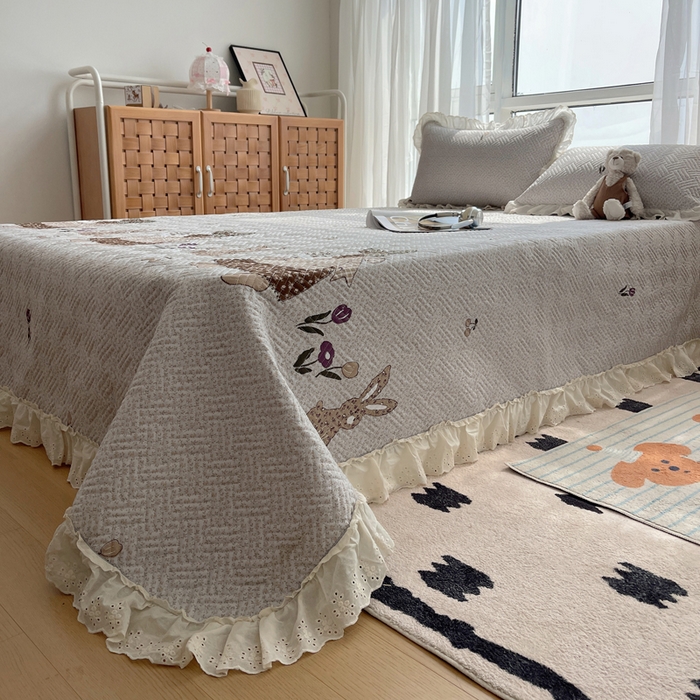 91家纺网 家纺一手货源 找家纺 悦织湾家纺 2026新款印花泡芙棉花边床盖三件套春秋夏秋床罩款三件套轻奢时尚 花边-心心相连