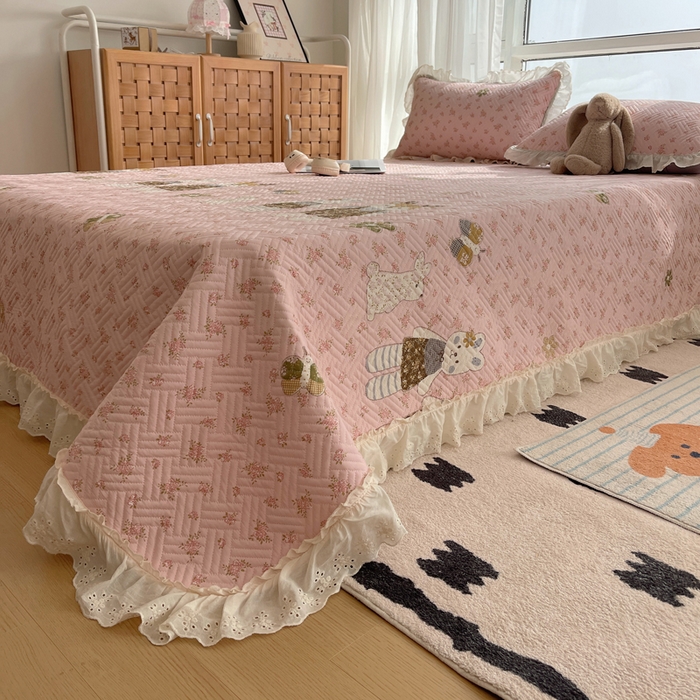 91家纺网 家纺一手货源 找家纺 悦织湾家纺 2026新款印花泡芙棉花边床盖三件套春秋夏秋床罩款三件套轻奢时尚 花边-温馨时光