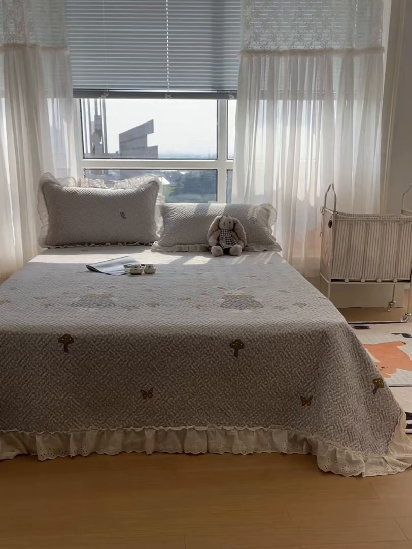 91家纺网 家纺一手货源 找家纺 悦织湾家纺 2026新款印花泡芙棉花边床盖三件套春秋夏秋床罩款三件套轻奢时尚 花边-花样年华