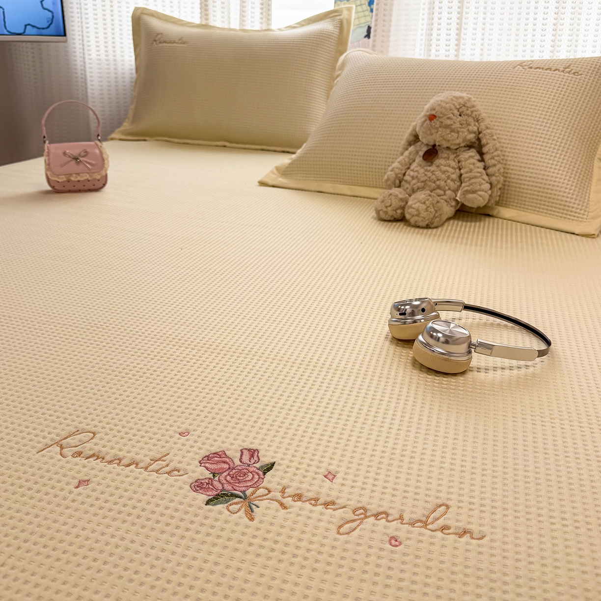 91家纺网 家纺一手货源 找家纺 （总）蓝邻家纺 2026春夏新款PE提花刺绣凉席席子系列-场景一