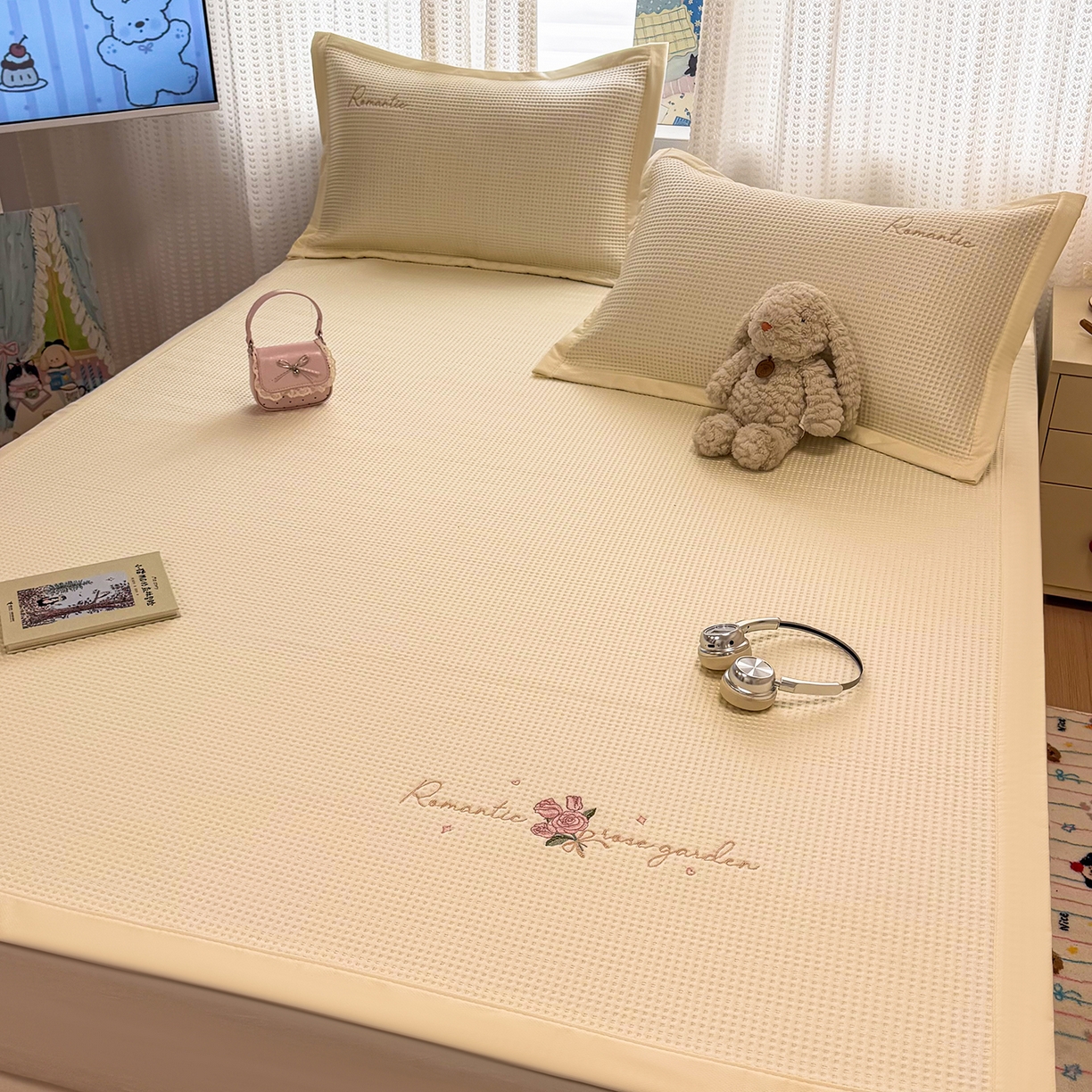 91家纺网 家纺一手货源 找家纺 （总）蓝邻家纺 2026春夏新款PE提花刺绣凉席席子系列-场景一