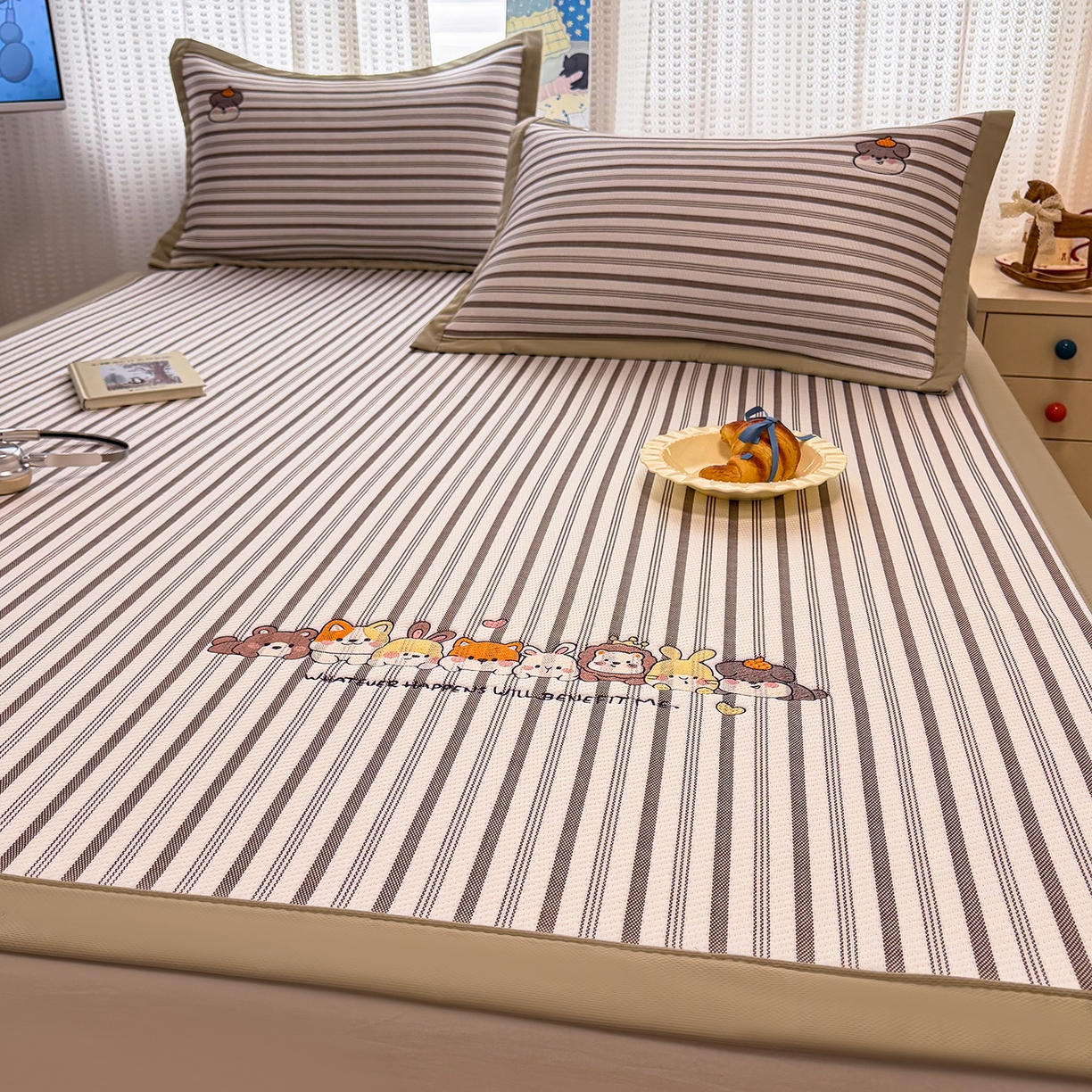 91家纺网 家纺一手货源 找家纺 （总）蓝邻家纺 2026春夏新款PE提花刺绣凉席席子系列-场景一