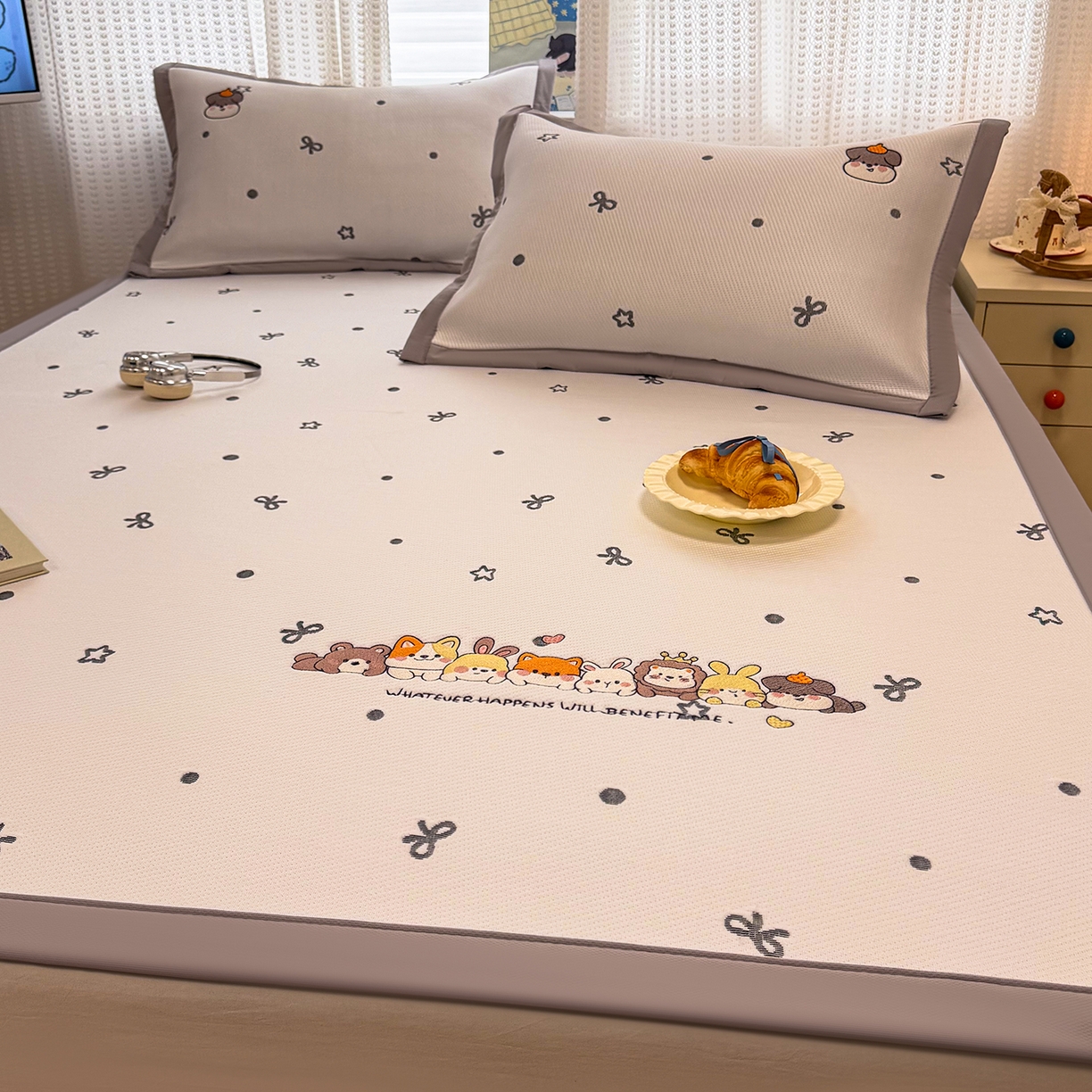 91家纺网 家纺一手货源 找家纺 （总）蓝邻家纺 2026春夏新款PE提花刺绣凉席席子系列-场景一