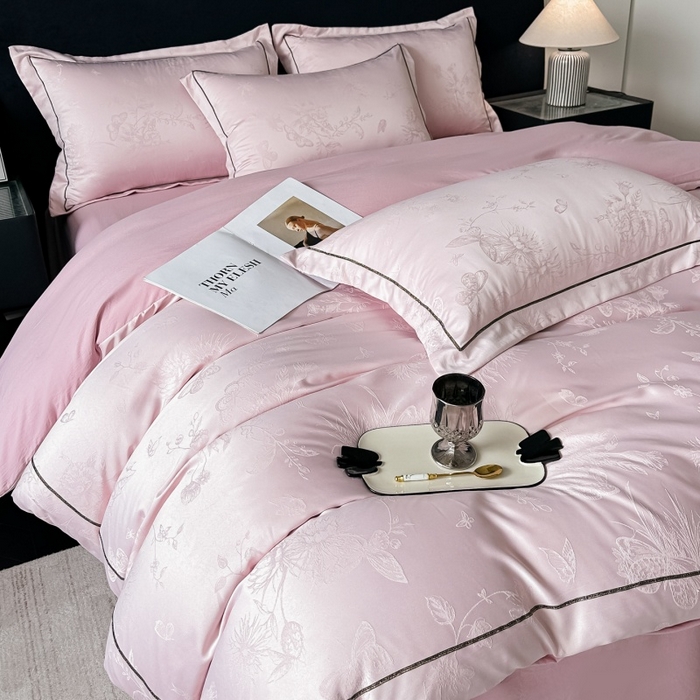 91家纺网 家纺一手货源 找家纺 （总）韩秀家纺 2026新款A类亮丝提花立体浮雕贡缎臻棉床裙四件套