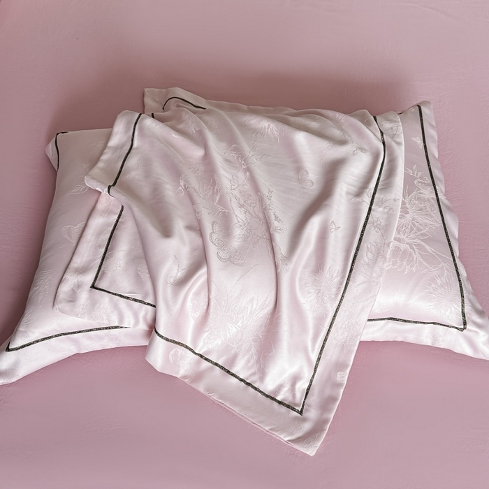 91家纺网 家纺一手货源 找家纺 （总）韩秀家纺 2026新款A类亮丝提花立体浮雕贡缎臻棉床裙四件套