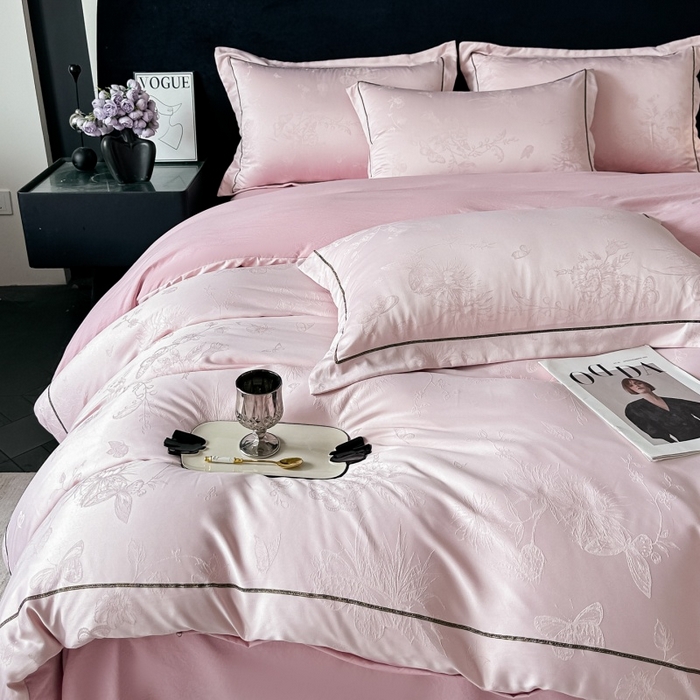 91家纺网 家纺一手货源 找家纺 （总）韩秀家纺 2026新款A类亮丝提花立体浮雕贡缎臻棉床裙四件套