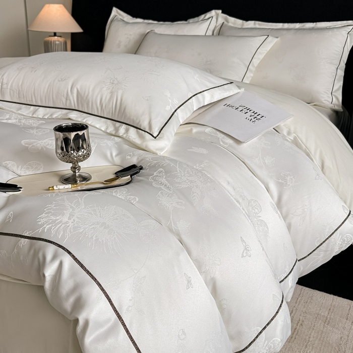 91家纺网 家纺一手货源 找家纺 韩秀家纺 2026新款A类亮丝提花立体浮雕贡缎臻棉床裙四件套 云缎雅颂-米