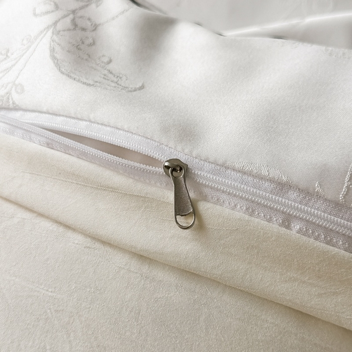 91家纺网 家纺一手货源 找家纺 韩秀家纺 2026新款A类亮丝提花立体浮雕贡缎臻棉床裙四件套 云缎雅颂-米