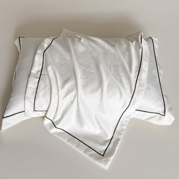 91家纺网 家纺一手货源 找家纺 韩秀家纺 2026新款A类亮丝提花立体浮雕贡缎臻棉床裙四件套 云缎雅颂-米