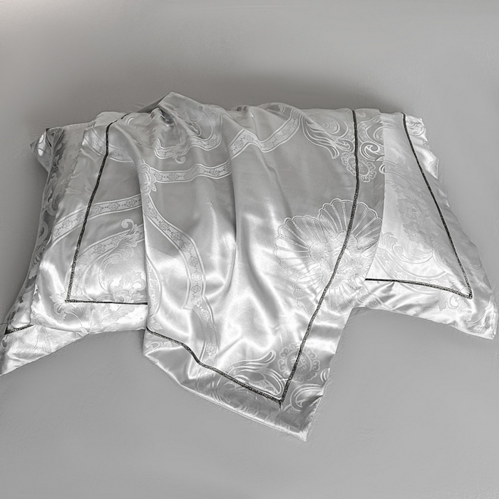 91家纺网 家纺一手货源 找家纺 韩秀家纺 2026新款A类亮丝提花立体浮雕贡缎臻棉床裙四件套 云缎雅颂-灰