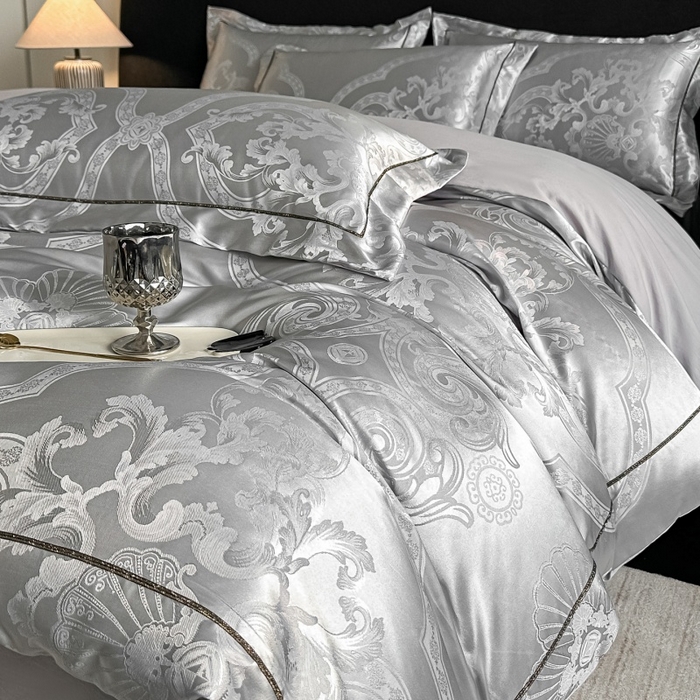 91家纺网 家纺一手货源 找家纺 韩秀家纺 2026新款A类亮丝提花立体浮雕贡缎臻棉床裙四件套 云缎雅颂-灰