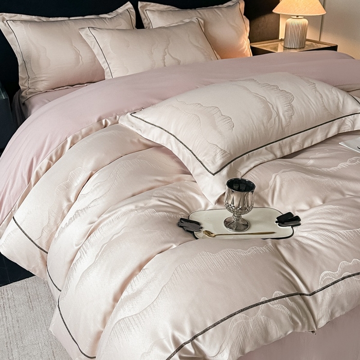 91家纺网 家纺一手货源 找家纺 韩秀家纺 2026新款A类亮丝提花立体浮雕贡缎臻棉床裙四件套 云缎雅颂-香槟色