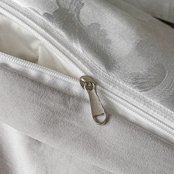 91家纺网 家纺一手货源 找家纺 韩秀家纺 2026新款A类亮丝提花立体浮雕贡缎臻棉床裙四件套 云缎雅颂-灰